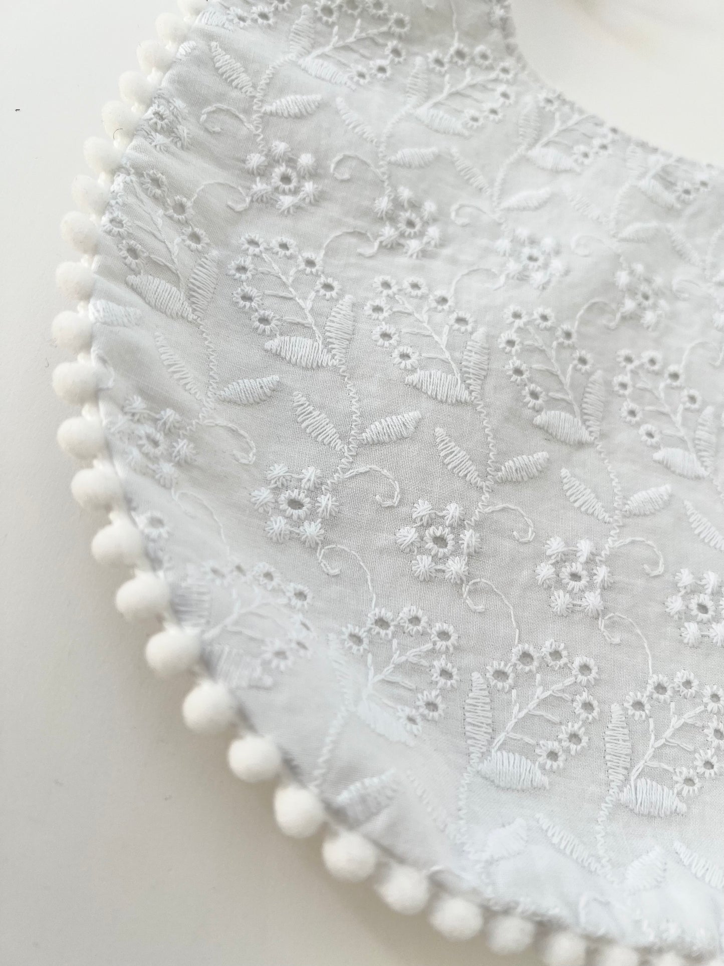 White flower embroidery bib